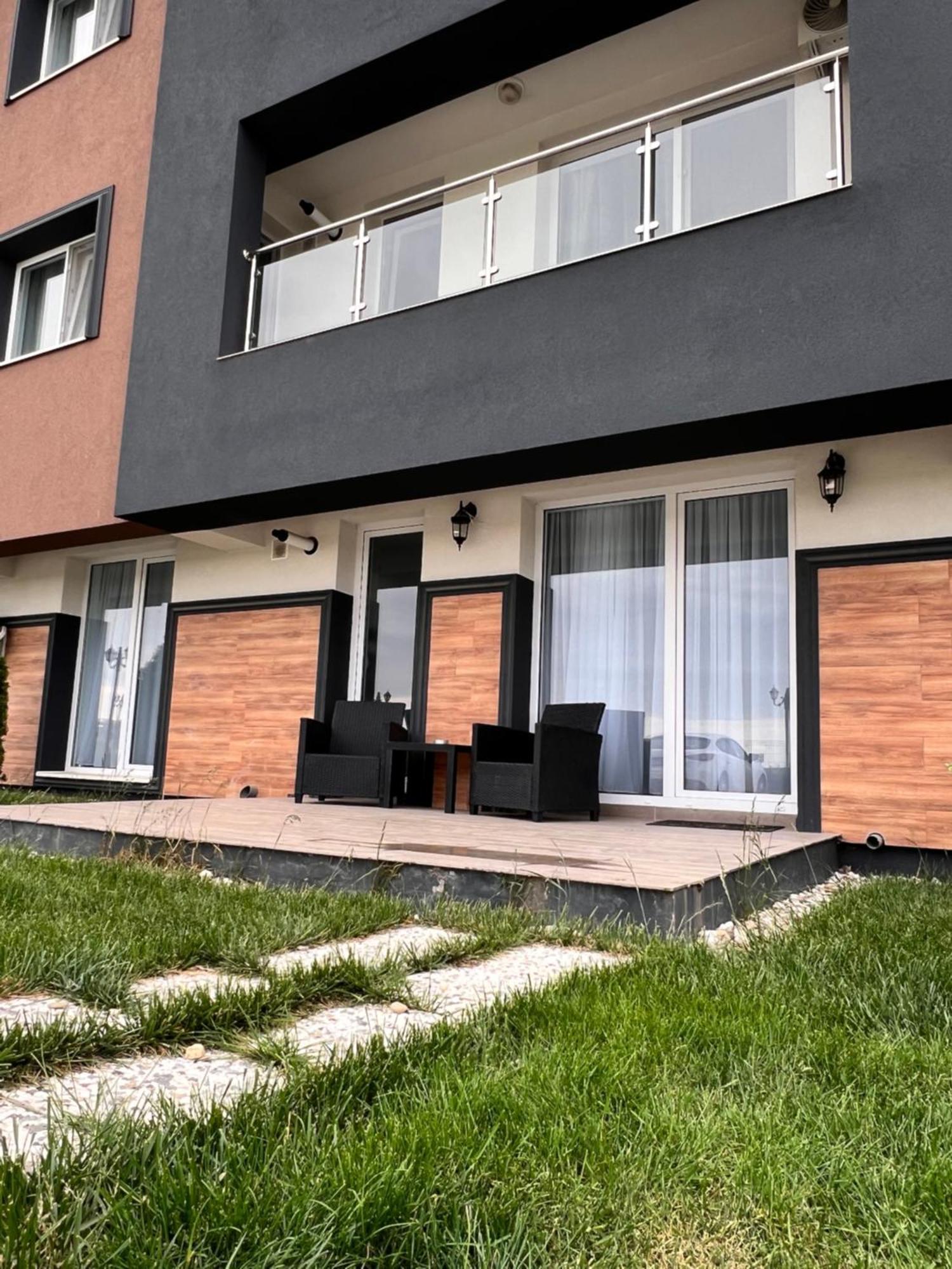 Sun Apartments Otopeni Buitenkant foto